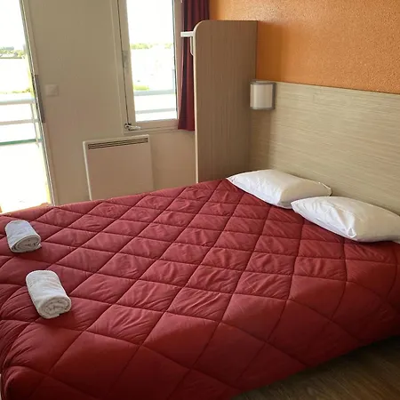 Fasthotel Cambrai מלון *
