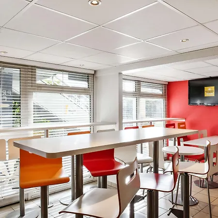 Fasthotel Cambrai فندق *