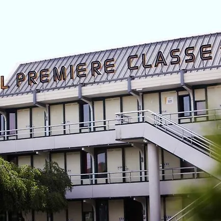 Fasthotel Cambrai מלון Proville